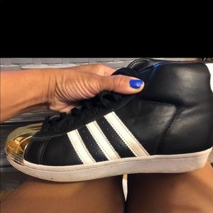 She’ll Toe Adidas ( GoldToe)